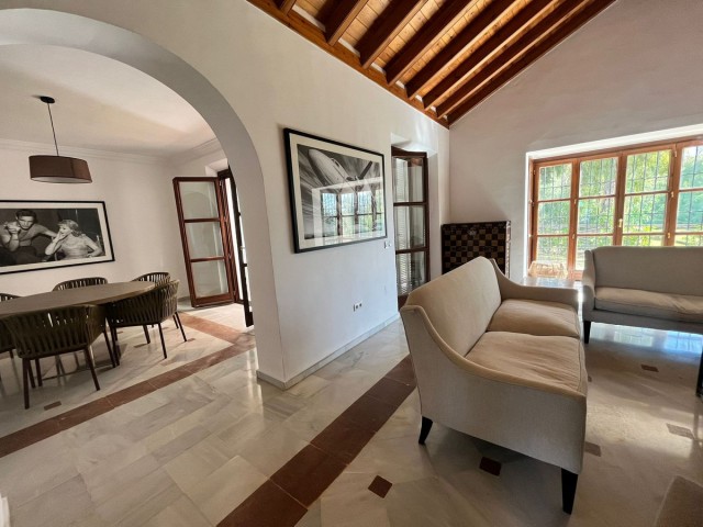 Villa con 5 Dormitorios  en Guadalmina Alta