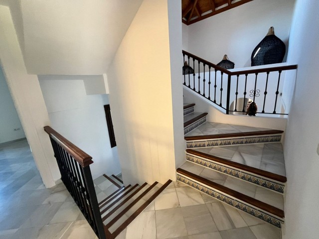 Villa con 5 Dormitorios  en Guadalmina Alta