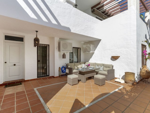 2 Bedrooms Apartment in Nueva Andalucía