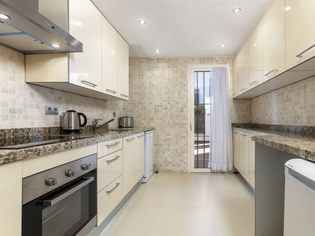 2 Bedrooms Apartment in Nueva Andalucía