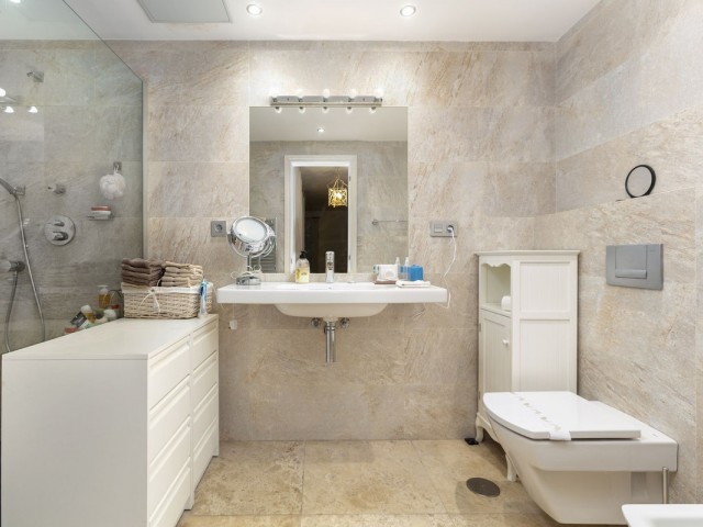2 Bedrooms Apartment in Nueva Andalucía