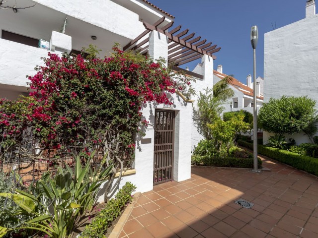 2 Bedrooms Apartment in Nueva Andalucía