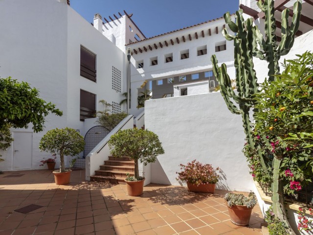 2 Bedrooms Apartment in Nueva Andalucía