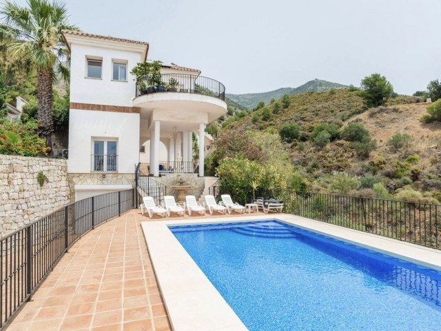 Villa avec 5 Chambres  à Valtocado