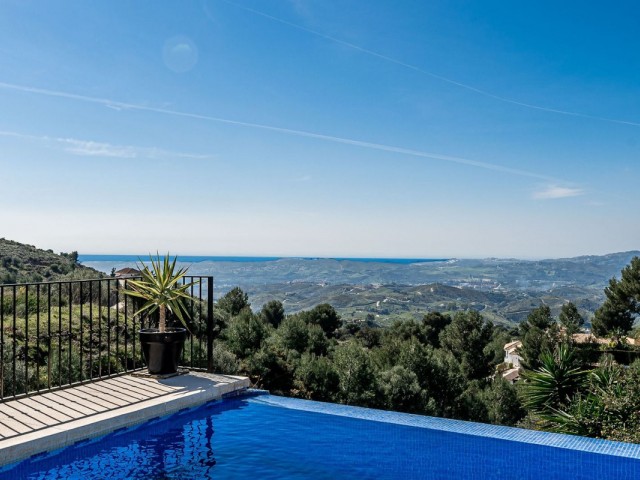 Villa avec 5 Chambres  à Valtocado