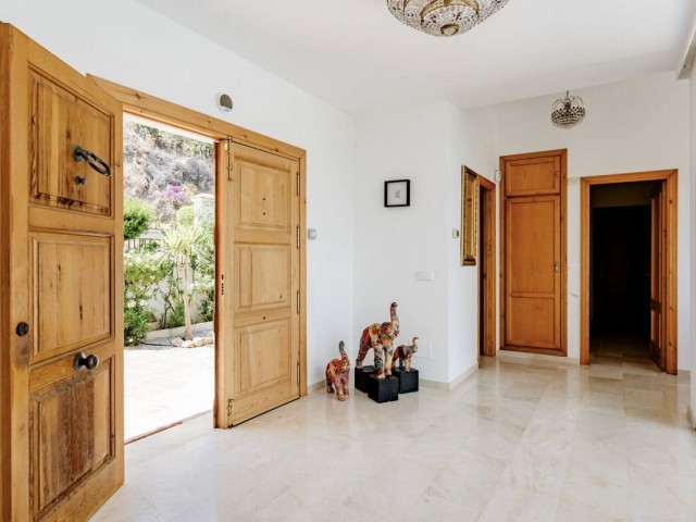 Villa avec 5 Chambres  à Valtocado