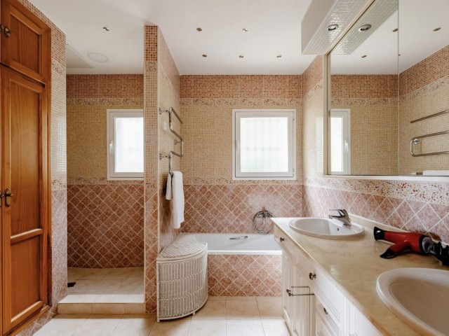 Villa avec 5 Chambres  à Valtocado