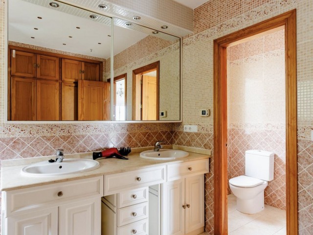 Villa avec 5 Chambres  à Valtocado