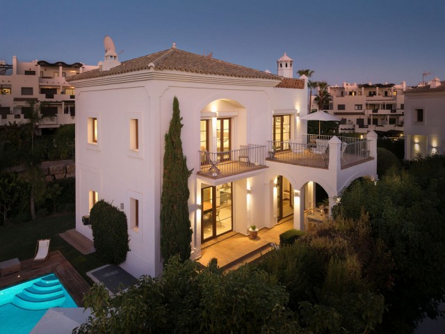 4 Soveroms Villa i Estepona
