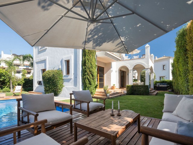 4 Soveroms Villa i Estepona