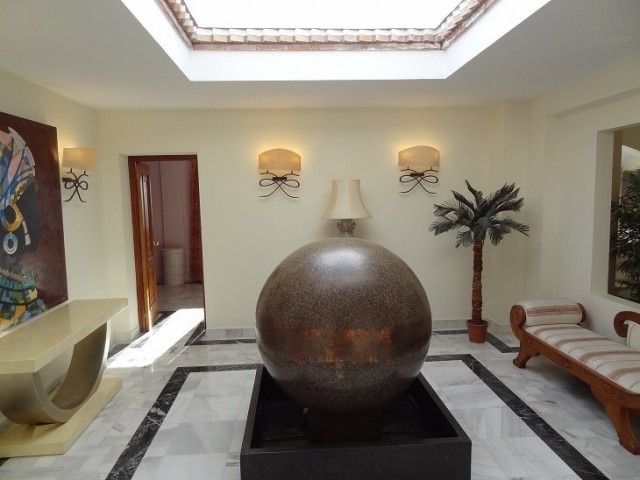 Villa con 5 Dormitorios  en Estepona