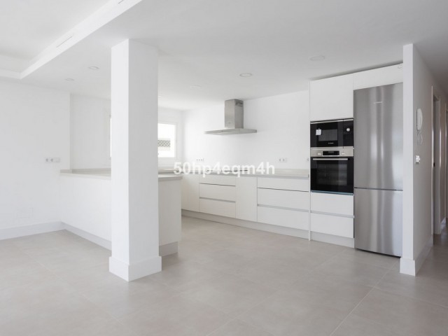 4 Bedrooms Apartment in Guadalmina Baja