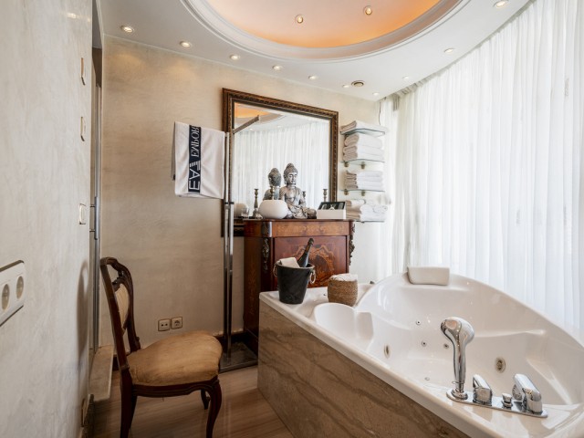 3 Bedrooms Apartment in Puerto Banús