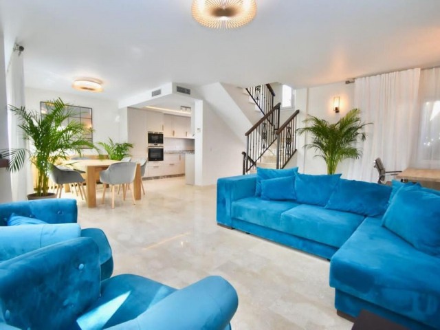 4 Slaapkamer Rijtjeshuis in Nueva Andalucía