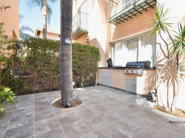 4 Slaapkamer Rijtjeshuis in Nueva Andalucía