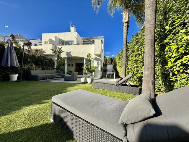 4 Schlafzimmer Villa in Guadalmina Baja