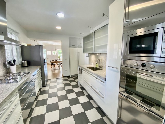 4 Schlafzimmer Villa in Guadalmina Baja