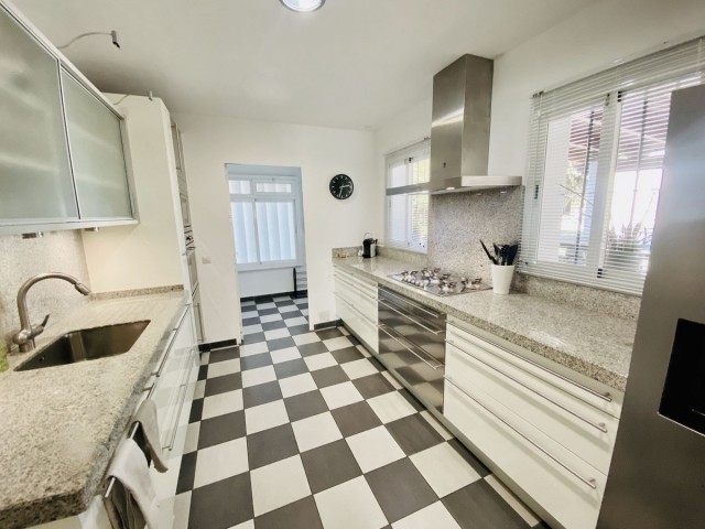 4 Schlafzimmer Villa in Guadalmina Baja