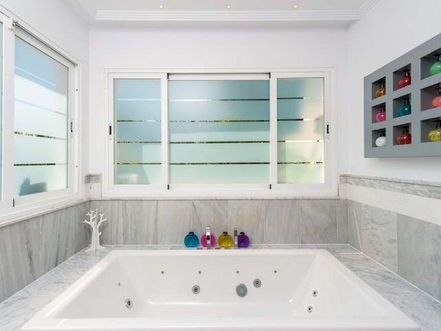 4 Schlafzimmer Villa in Guadalmina Baja