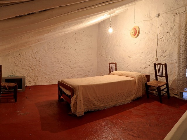 3 Bedrooms Villa in Alfarnate