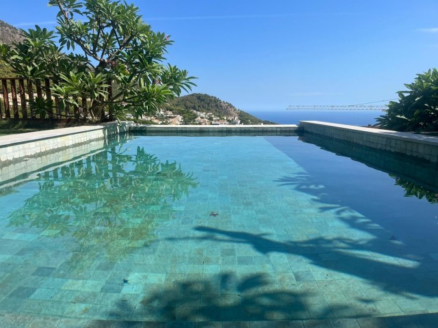 5 Bedrooms Villa in Mijas