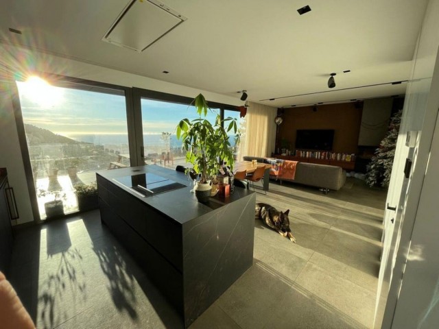 5 Bedrooms Villa in Mijas