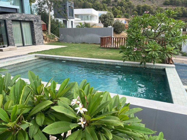 5 Bedrooms Villa in Mijas