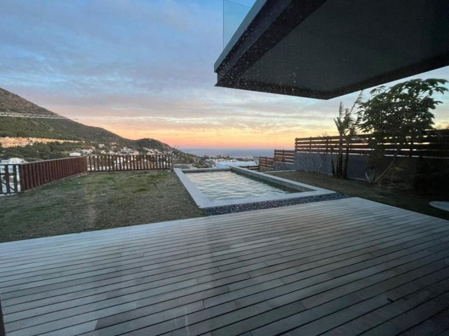 5 Bedrooms Villa in Mijas