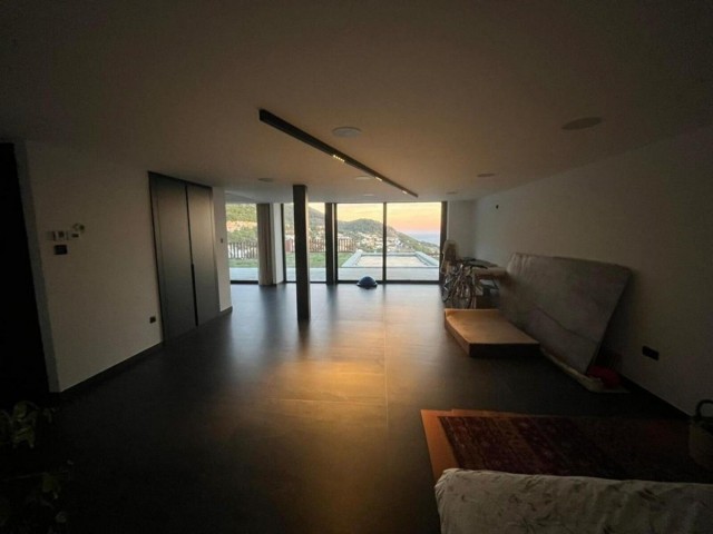 5 Bedrooms Villa in Mijas