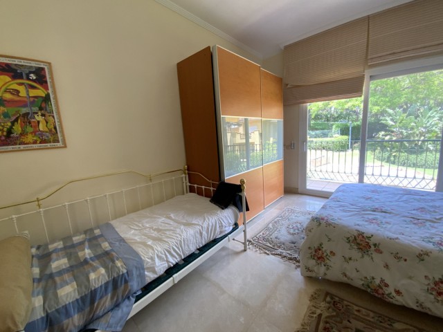 Apartamento con 3 Dormitorios  en Río Real