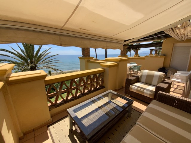 Apartamento con 3 Dormitorios  en Río Real