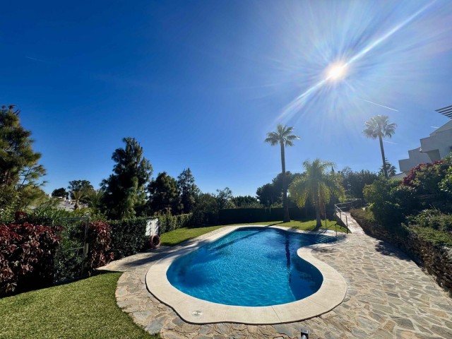 4 Makuuhuoneen Rivitalo Calahonda