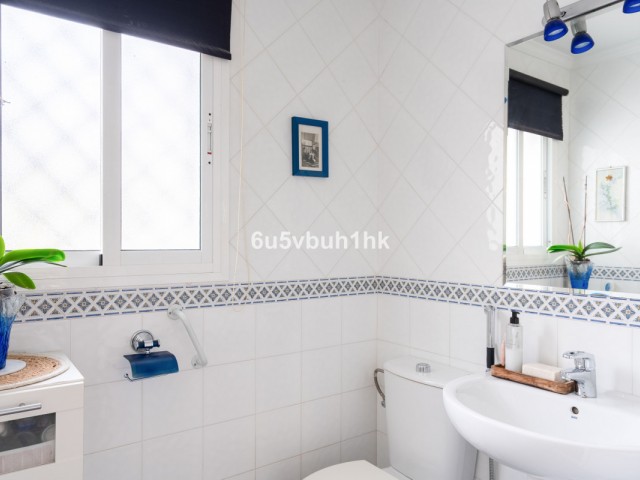 Adosado con 5 Dormitorios  en Benalmadena Costa