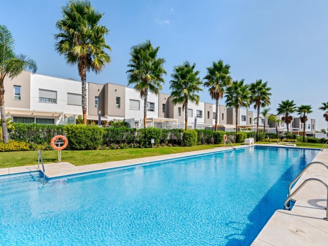 3 Bedrooms Townhouse in Estepona