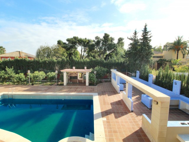 8 Slaapkamer Villa in Guadalmina Baja