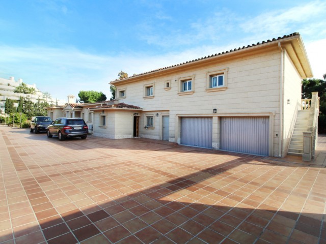 8 Slaapkamer Villa in Guadalmina Baja