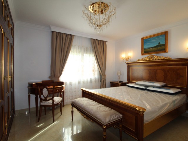 8 Slaapkamer Villa in Guadalmina Baja