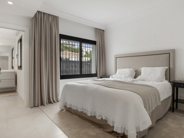 5 Soveroms Villa i Benahavís