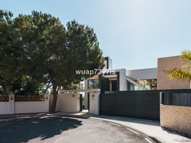 4 Bedrooms Villa in Benahavís