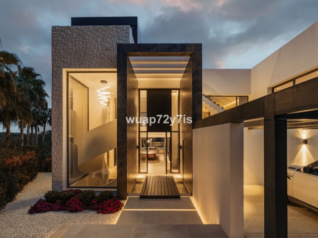 4 Bedrooms Villa in Benahavís