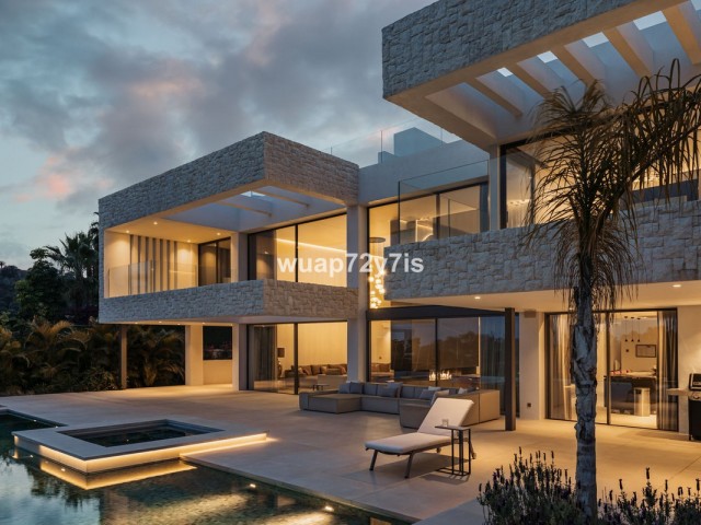 4 Bedrooms Villa in Benahavís