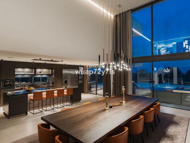 4 Bedrooms Villa in Benahavís