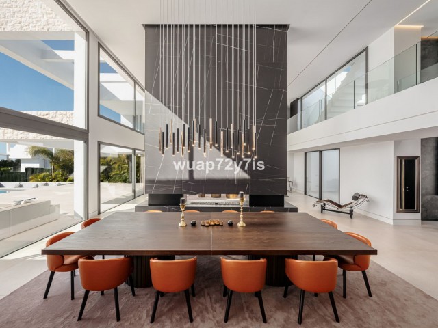 4 Bedrooms Villa in Benahavís