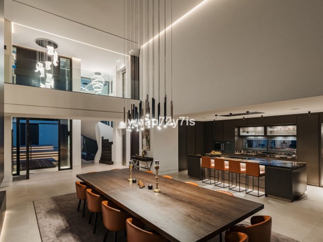 4 Bedrooms Villa in Benahavís