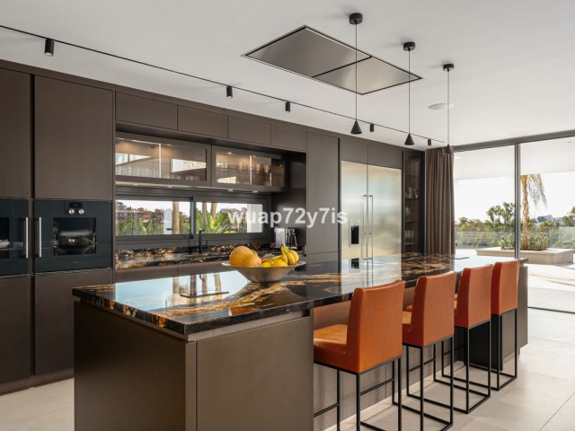 4 Bedrooms Villa in Benahavís