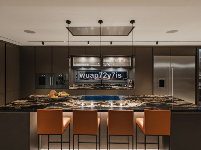 4 Bedrooms Villa in Benahavís