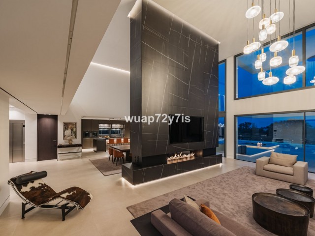 4 Bedrooms Villa in Benahavís