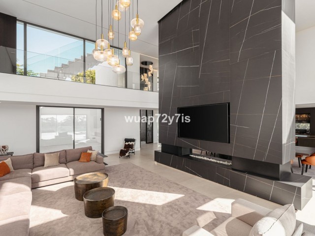 4 Bedrooms Villa in Benahavís