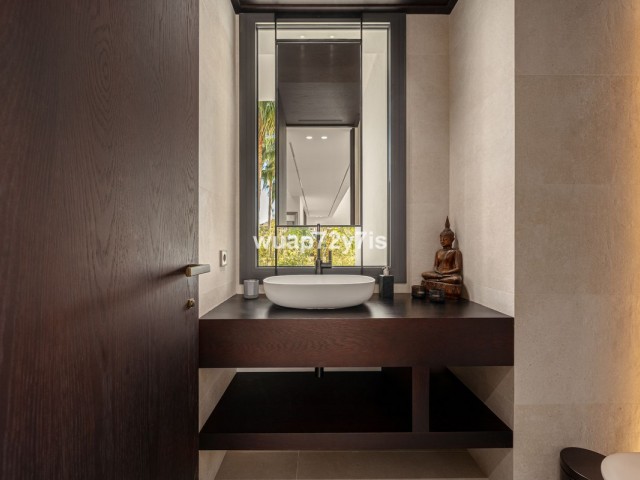 4 Bedrooms Villa in Benahavís