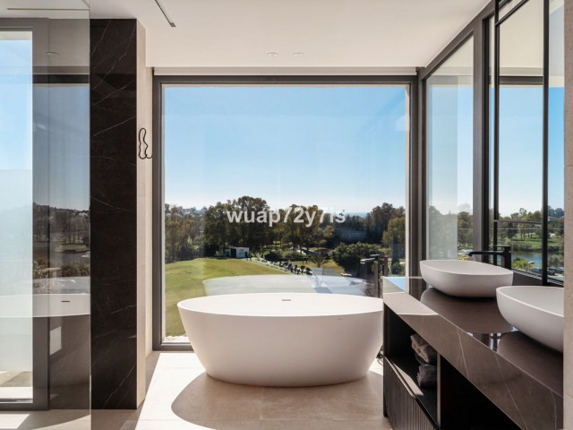 4 Bedrooms Villa in Benahavís